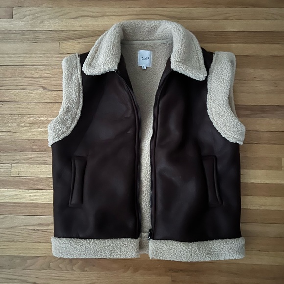 Le Lis Shearling Vest - Picture 1 of 7